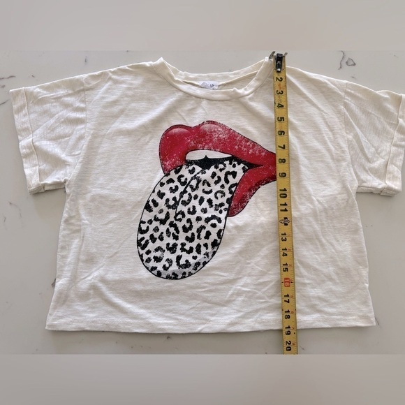 Le Lis Lips Crop Tee Shirt - Picture 6 of 6